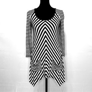 B&W Asymmetrical striped print pocket tunic